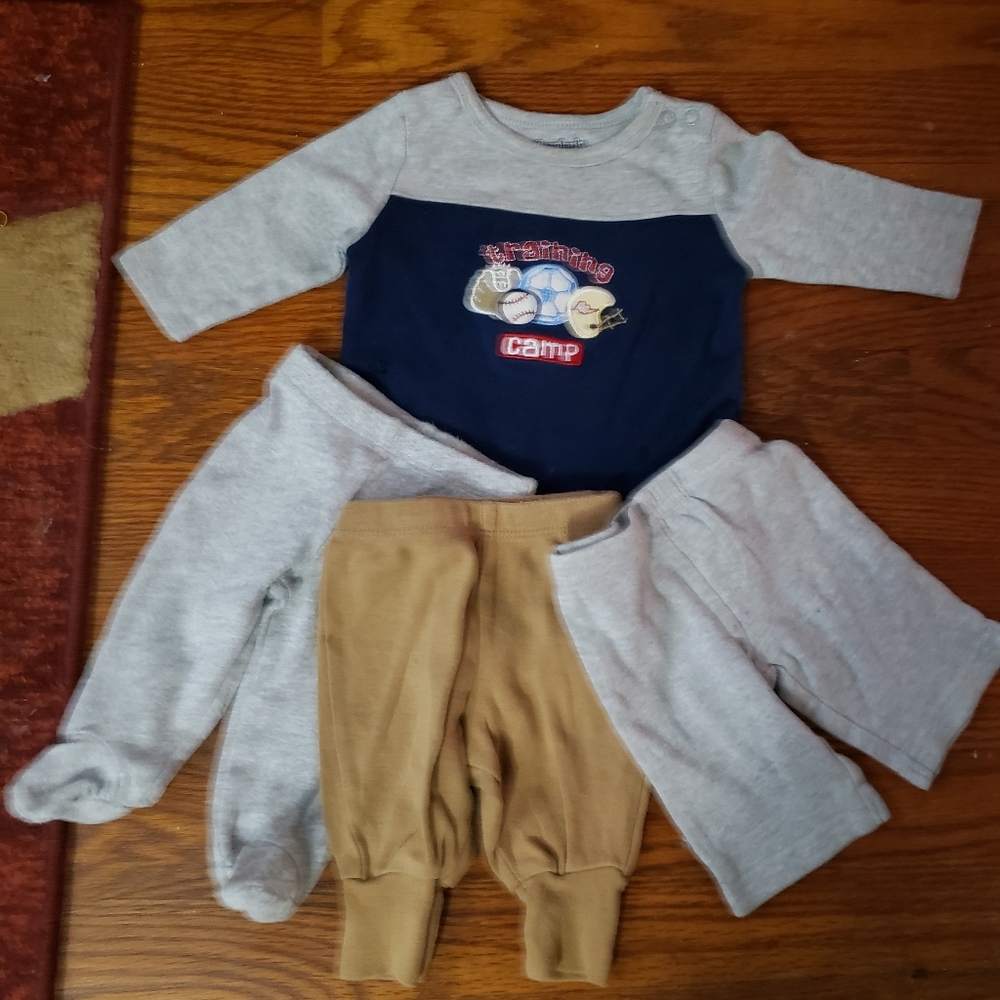 Bodysuit with 3 pairs of pants to match